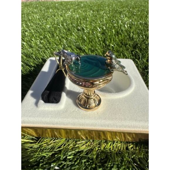 Estée Lauder Jewelry - ⭐️Estee Lauder Solid Perfume Compact Bird Bath Birdbath⭐️